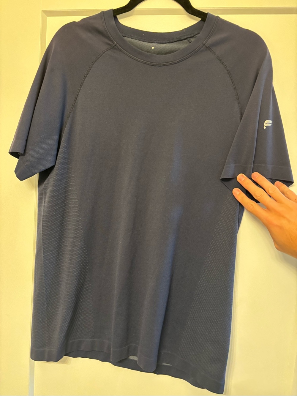 Fabletics Performance Tee – Men’s Medium – Athletic Fit, Stretch Training Shirt